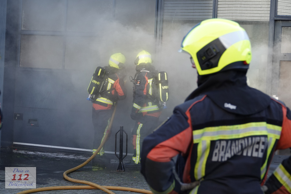 Grote brand in gebouw op industrieterrein Noordwijkerhout [update: video]